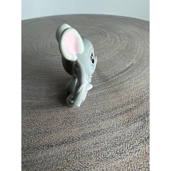 Littlest Pet Shop LPS #495 Grey Chinchilla Purple Eyes Pink Flower 2007 Hasbro - Picture 2 of 6